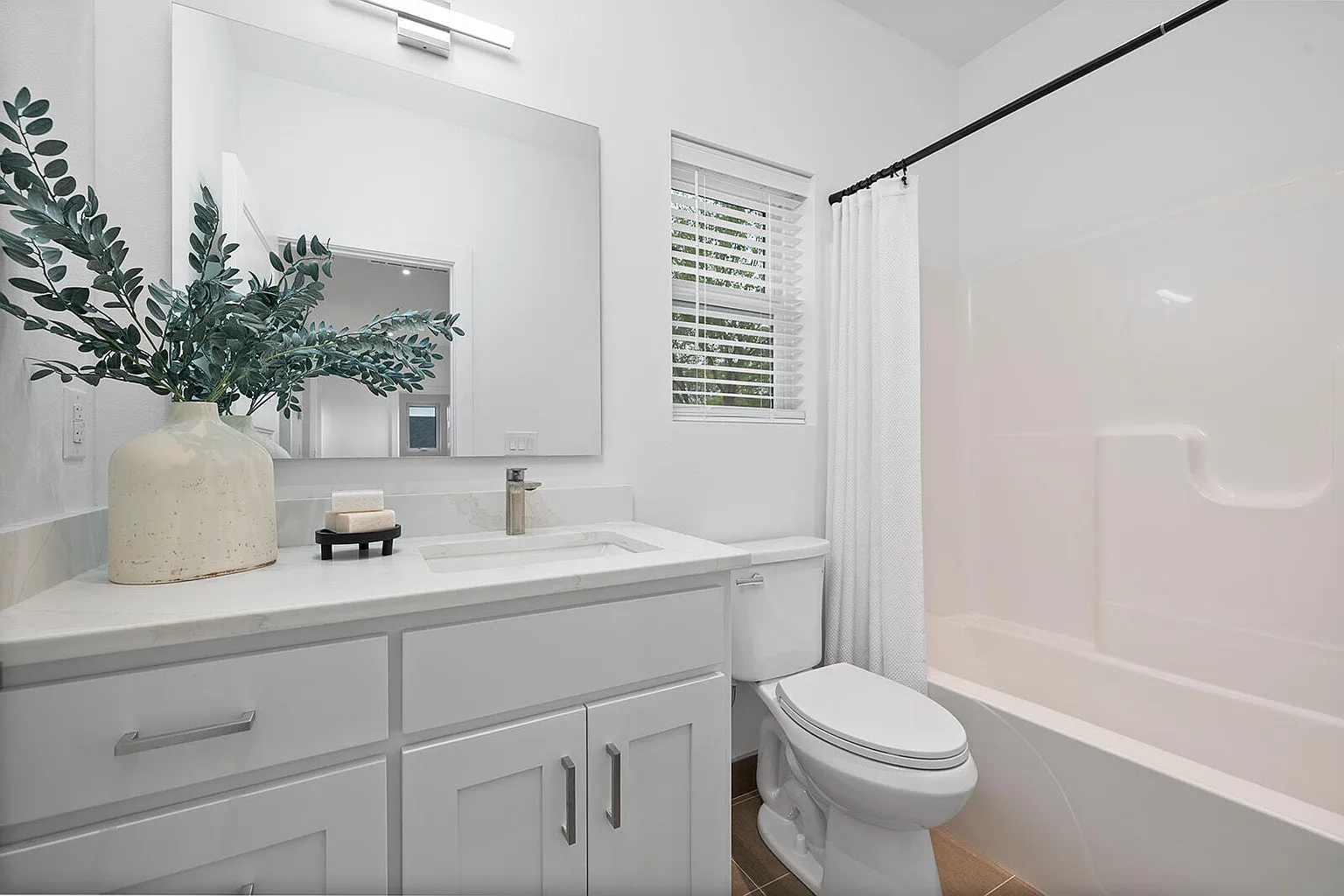 Guest bathroom tub-shower combo with vanity styling - 2807 S 14th Ave, Ozark, MO